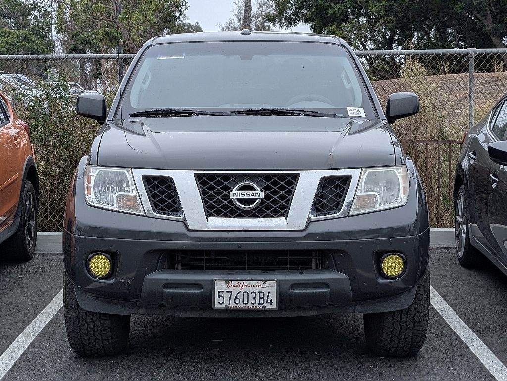 2015 Nissan Frontier SV photo 2
