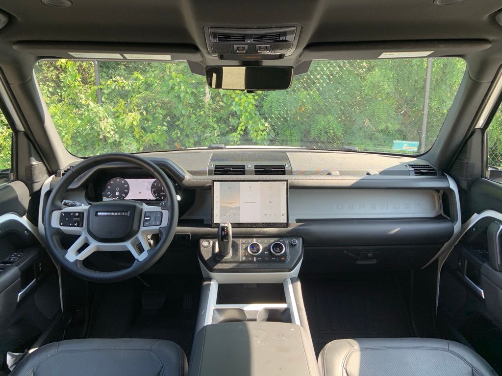 2025 Land Rover Defender 110 X-Dynamic SE photo 20