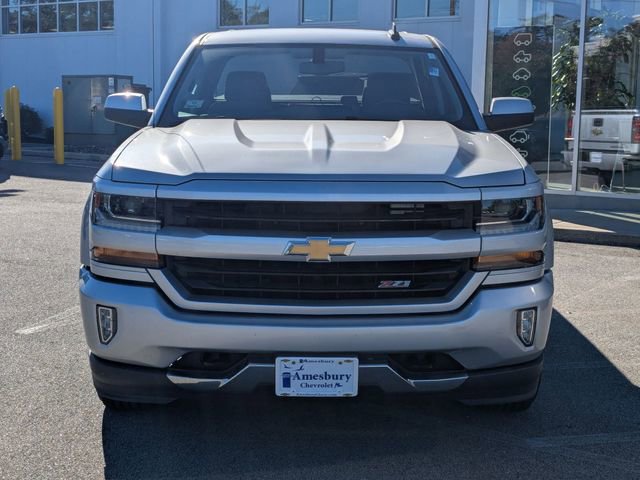 2019 Chevrolet Silverado LT photo 2