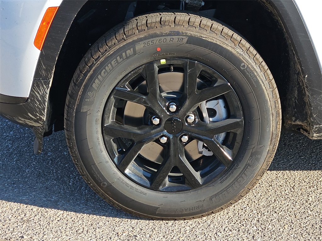2025 Jeep Grand Cherokee Altitude photo 4