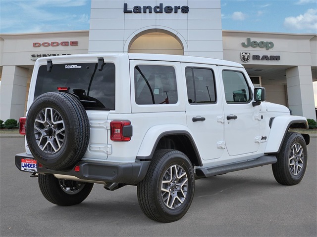 2025 Jeep Wrangler Sahara photo 3