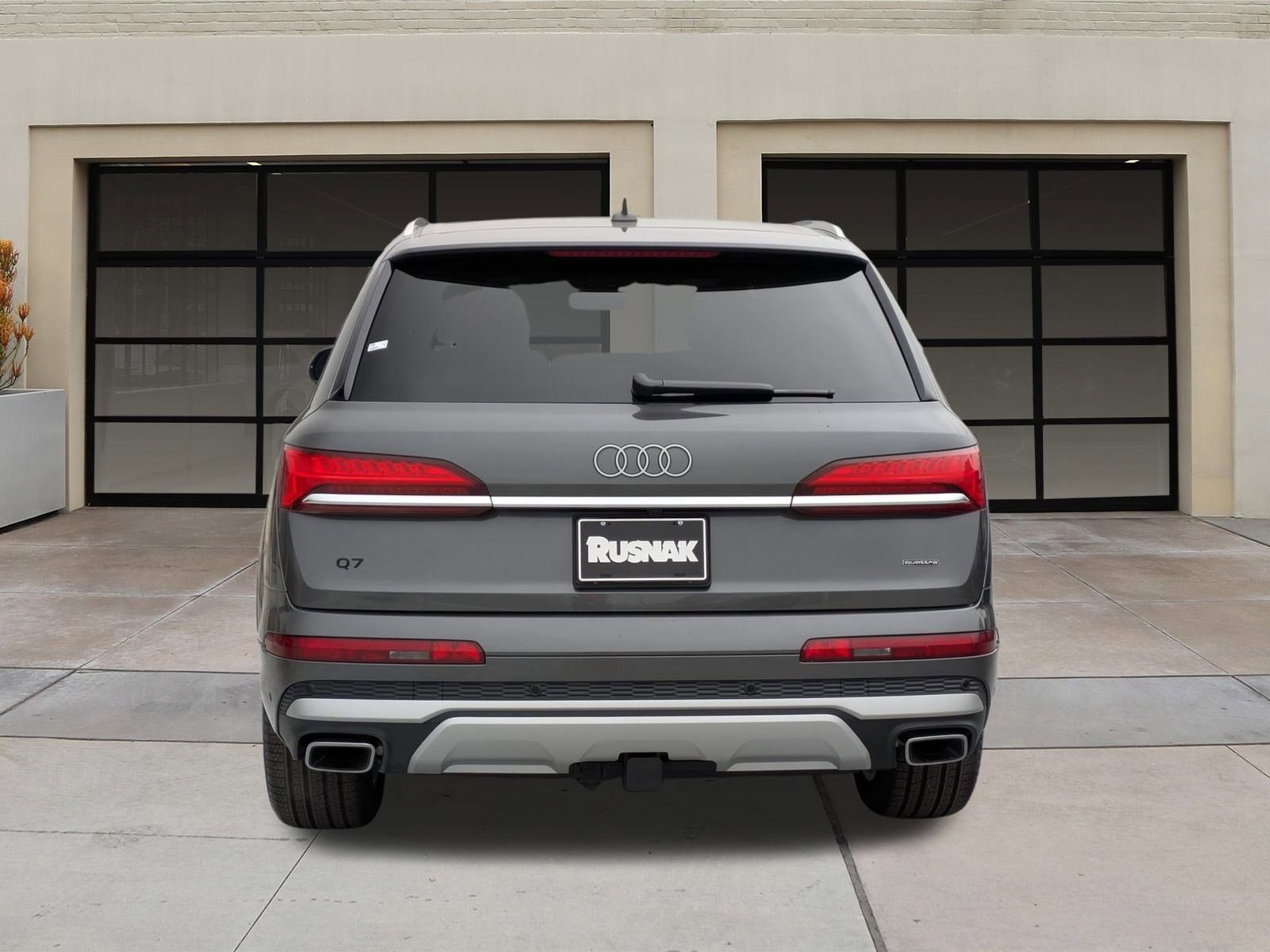 2025 Audi Q7 55 Premium Plus photo 2