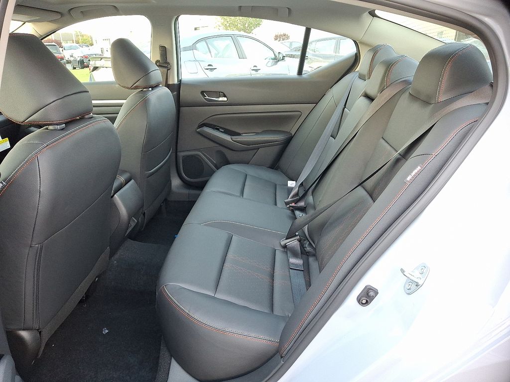 2025 Nissan Altima 2.5 SR photo 4