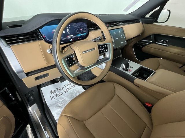 2025 Land Rover Range Rover SE photo 4