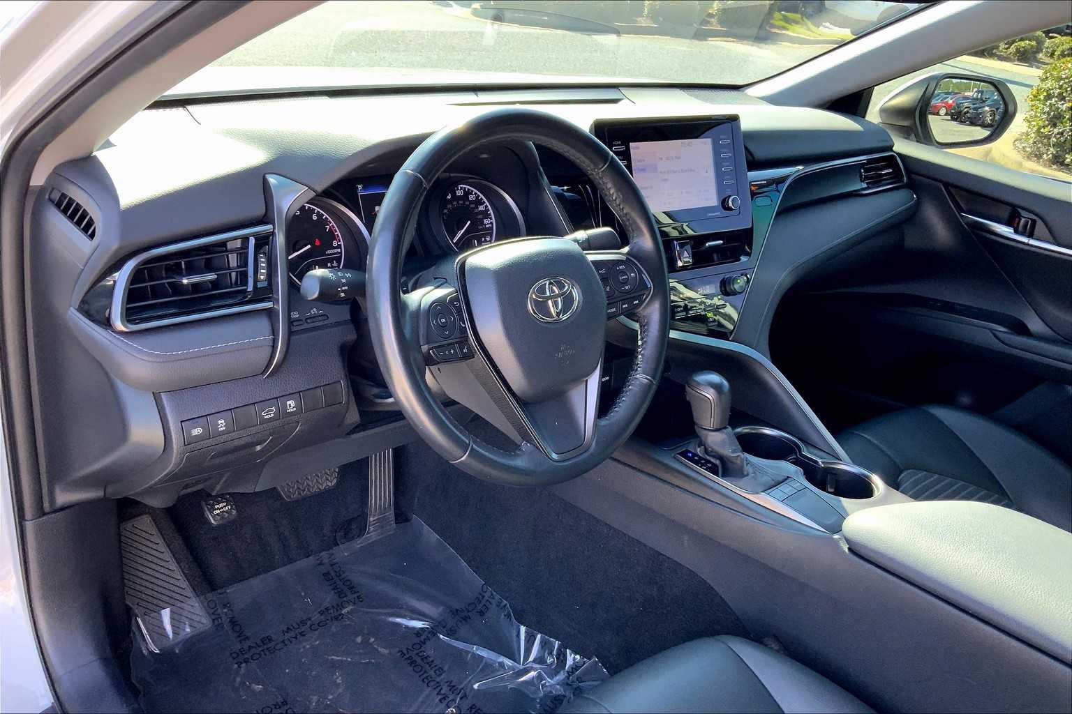 2022 Toyota Camry SE photo 16