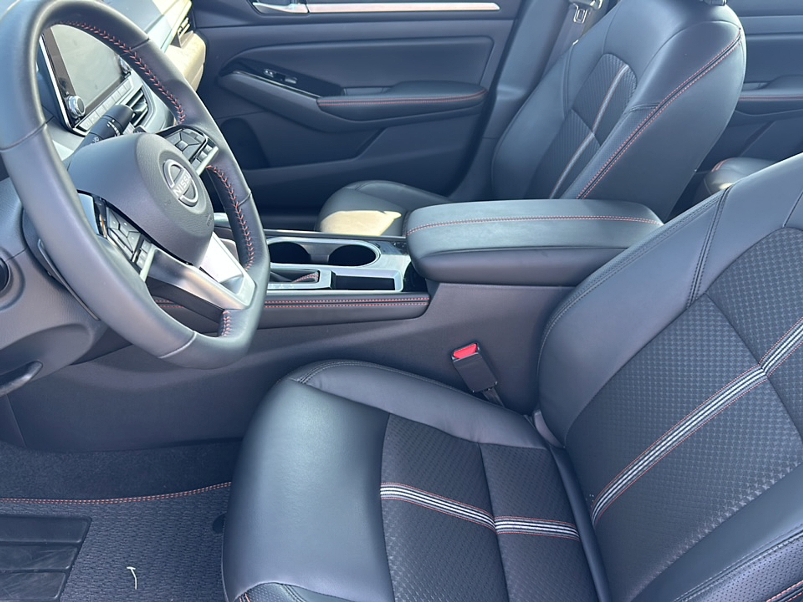 2024 Nissan Altima SR photo 4