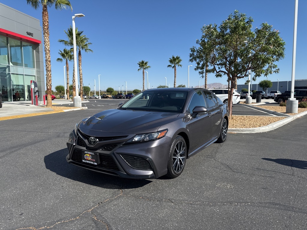 2022 Toyota Camry SE photo 2