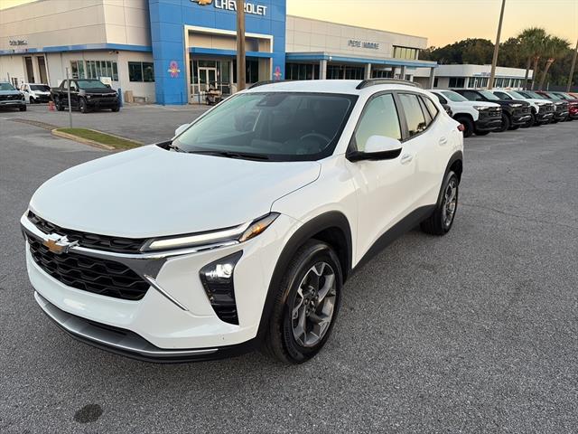 2024 Chevrolet Trax LT photo 3