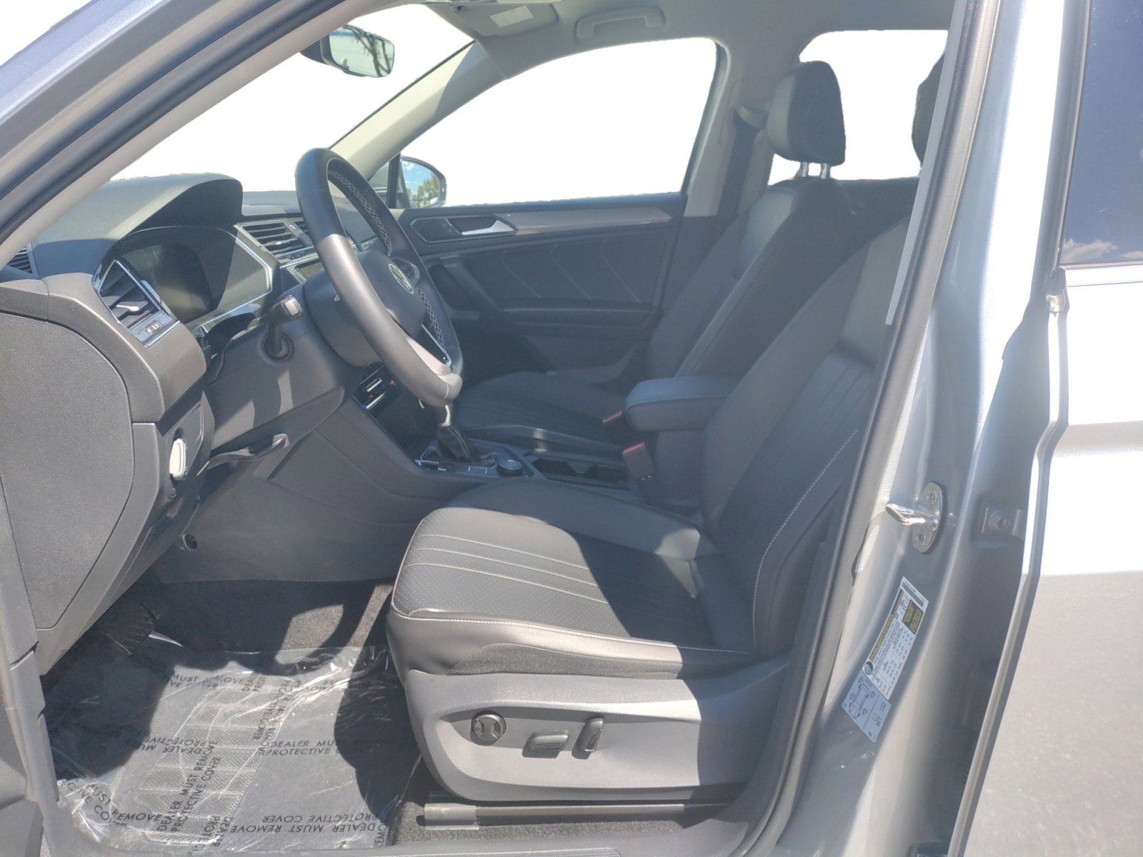 2022 Volkswagen Tiguan SE photo 2