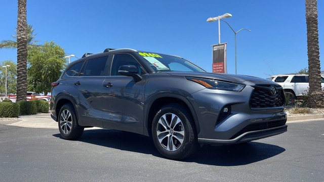 Pre-Owned 2023 Toyota Highlander XLE in Mesa #231131A | Berge Toyota