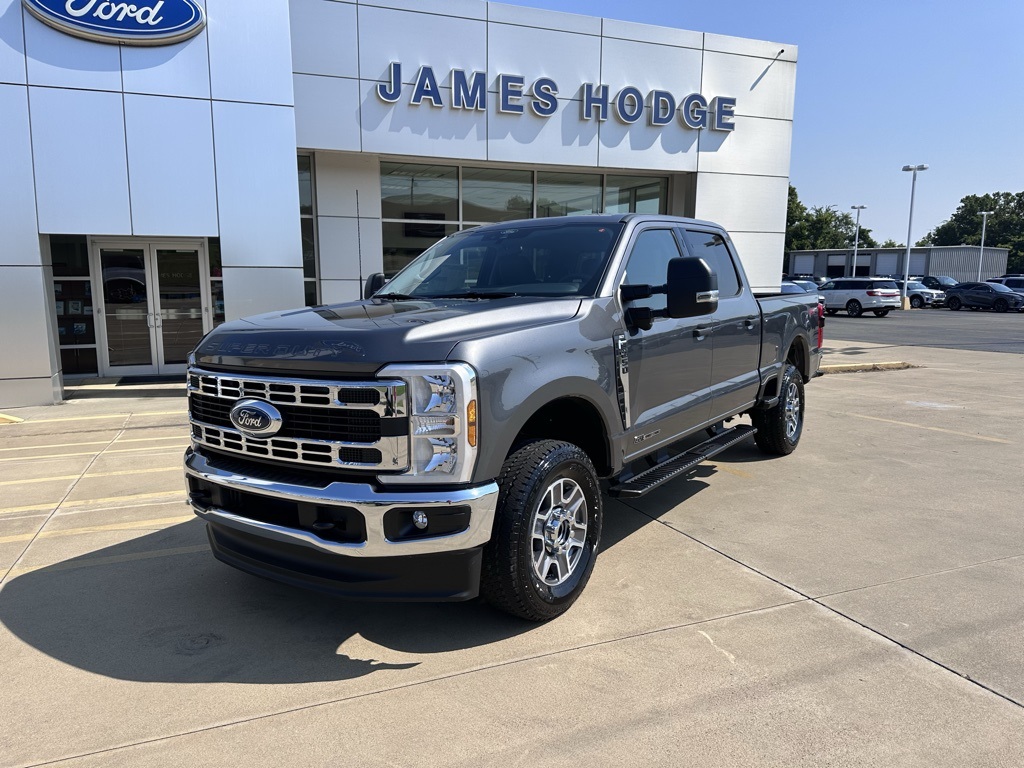 2025 Ford F-250 photo 8
