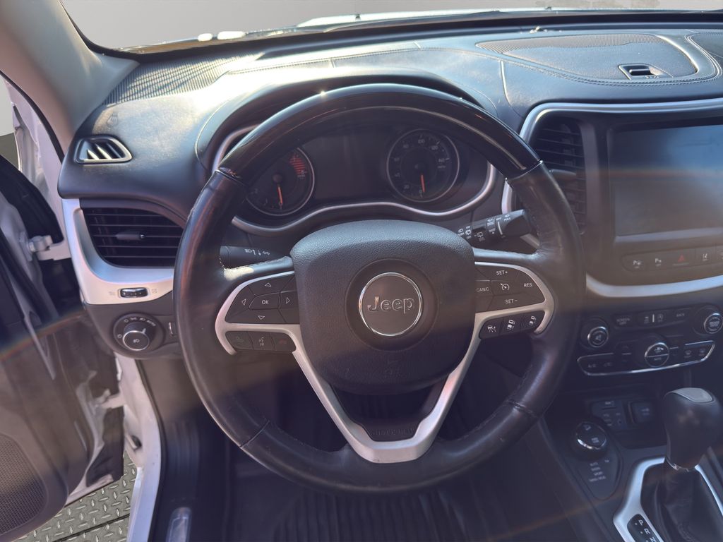 2016 Jeep Cherokee Overland photo 17
