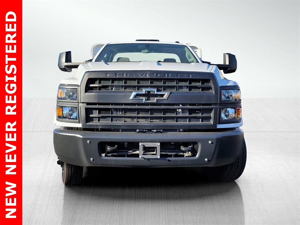 2023 Chevrolet Silverado 5500HD Work Truck photo 2