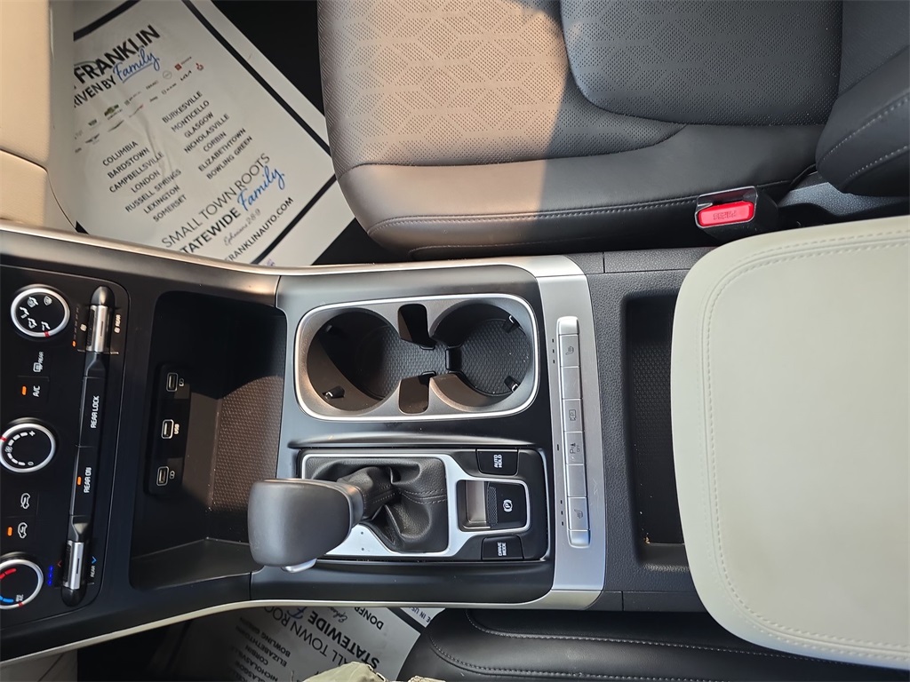 2024 Kia Carnival LX photo 25