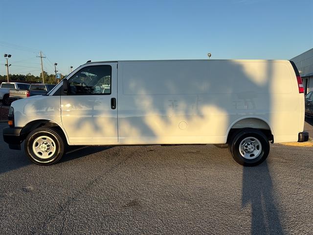 2025 Chevrolet Express Cargo 3500 photo 4