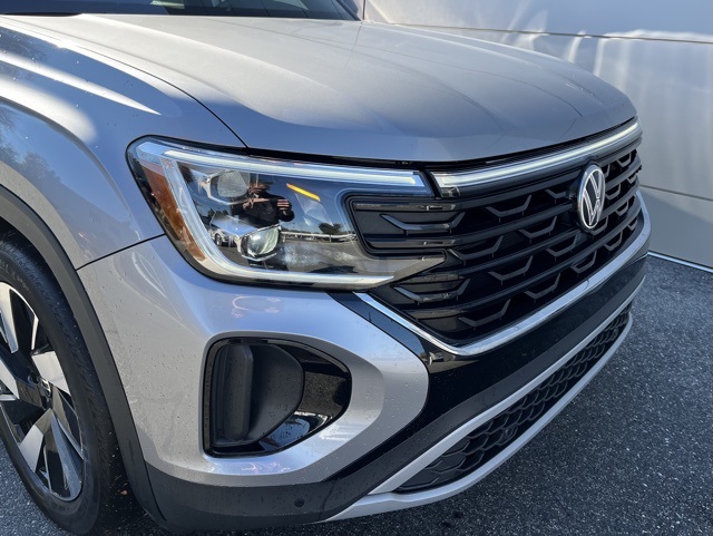 2024 Volkswagen Atlas Cross Sport SE Technology photo 2
