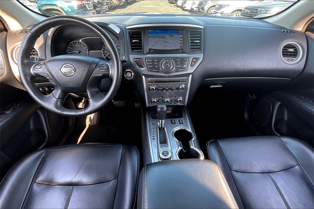 2019 Nissan Pathfinder SL photo 13