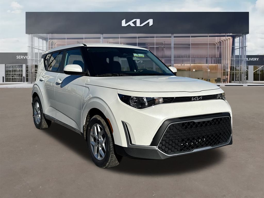 2025 Kia Soul LX's photo