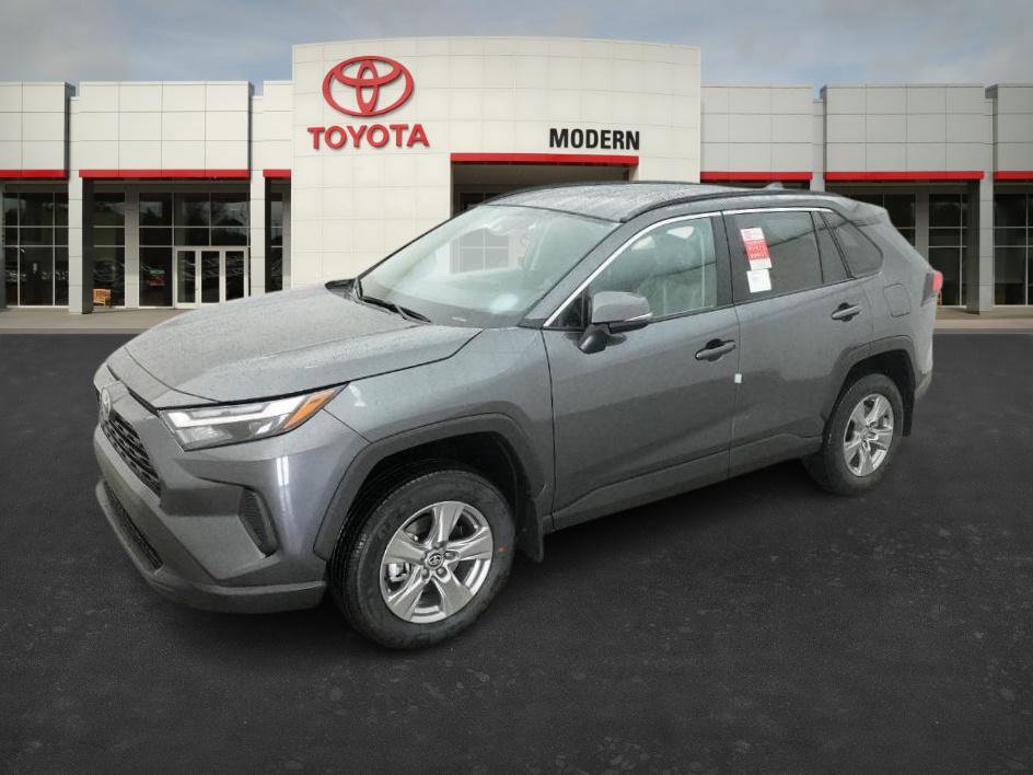 2025 Toyota RAV4 XLE's photo