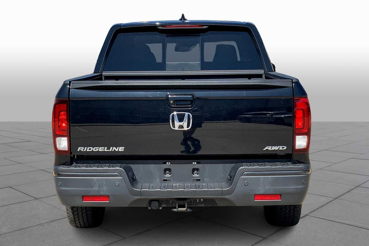 2019 Honda Ridgeline Black Edition photo 4