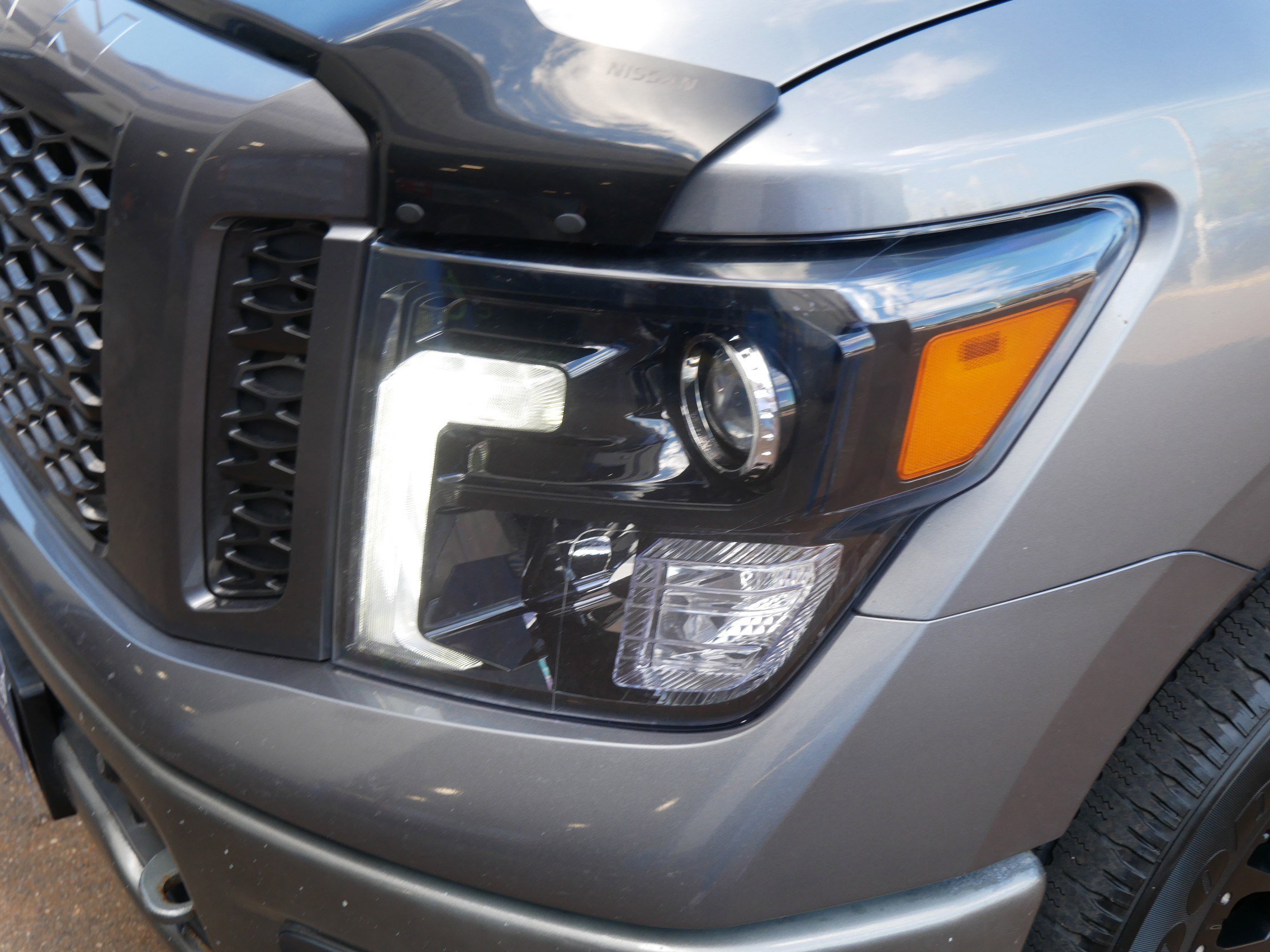 2018 Nissan Titan SV photo 16