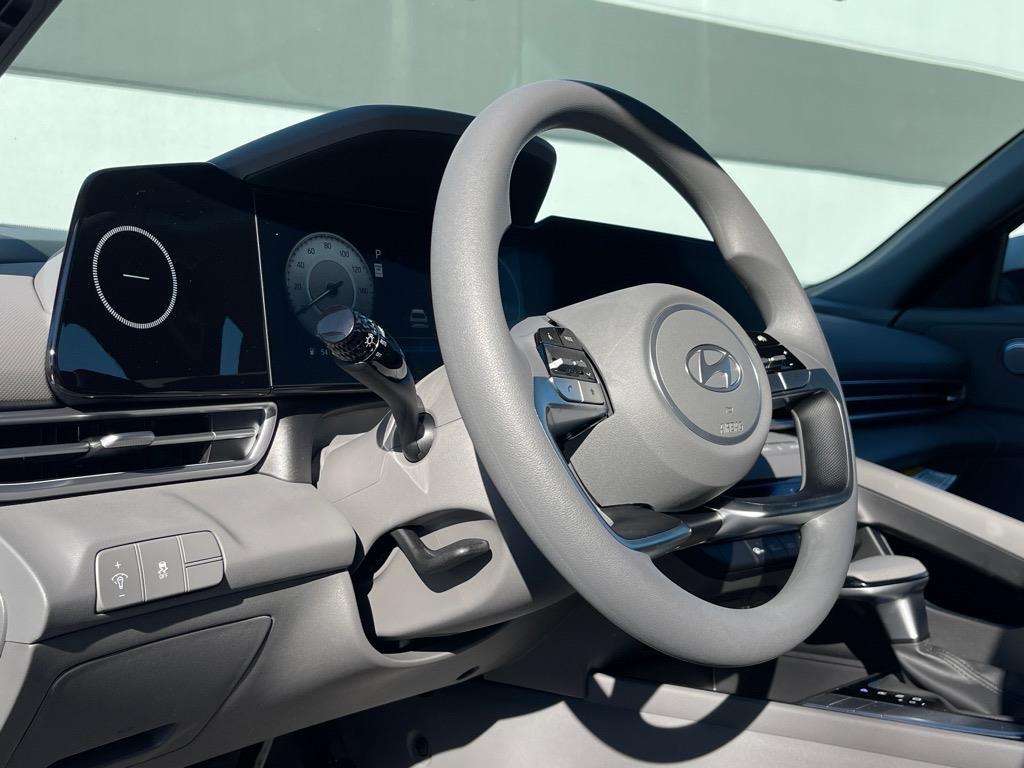 2024 Hyundai Elantra SEL photo 14