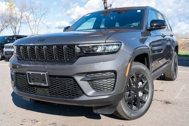 2025 Jeep Grand Cherokee Altitude's photo