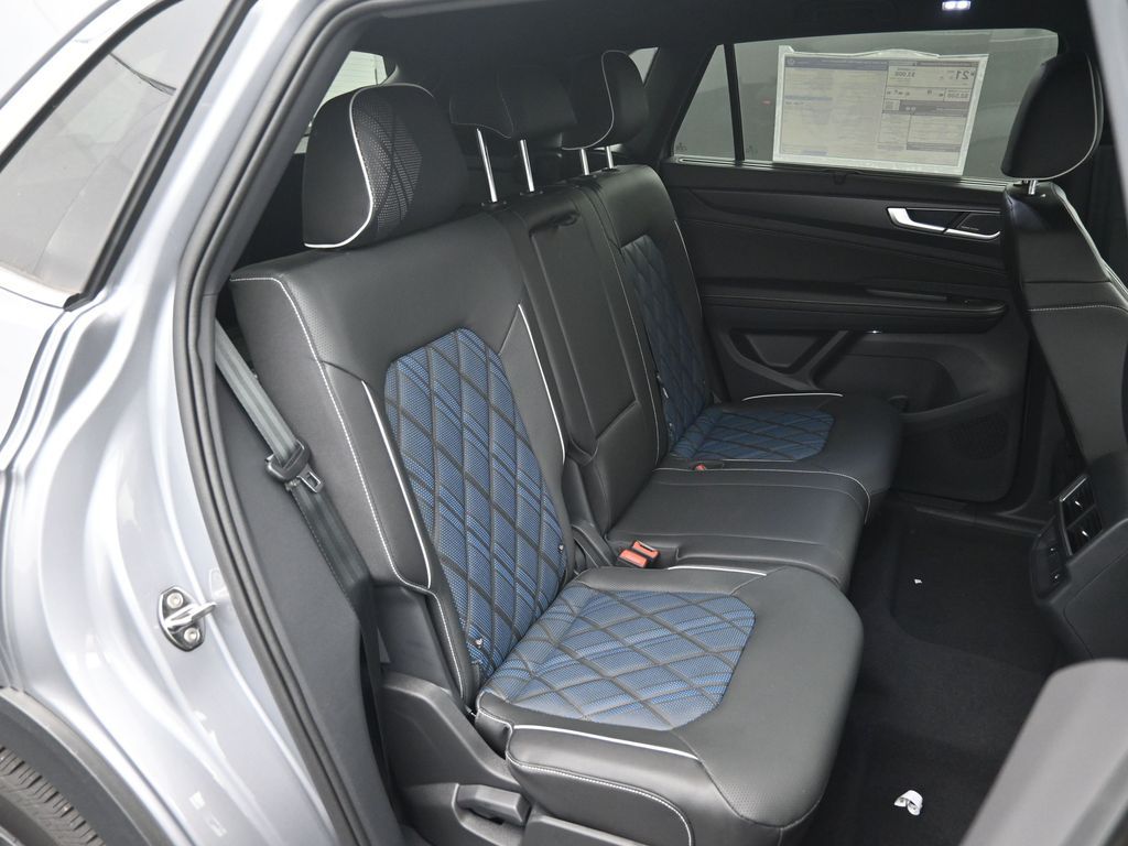 2025 Volkswagen Atlas Cross Sport SEL Premium R-Line photo 45