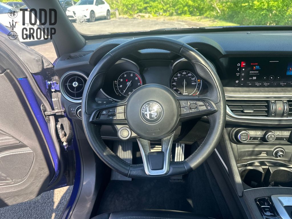 2022 Alfa Romeo Stelvio Ti photo 12