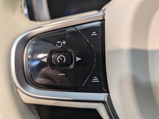 2025 Volvo XC60 B5 Plus photo 14