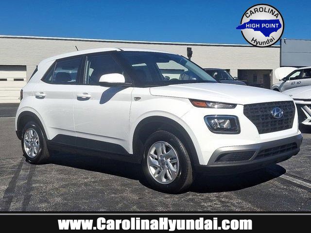 2026 Hyundai Venue SE's photo