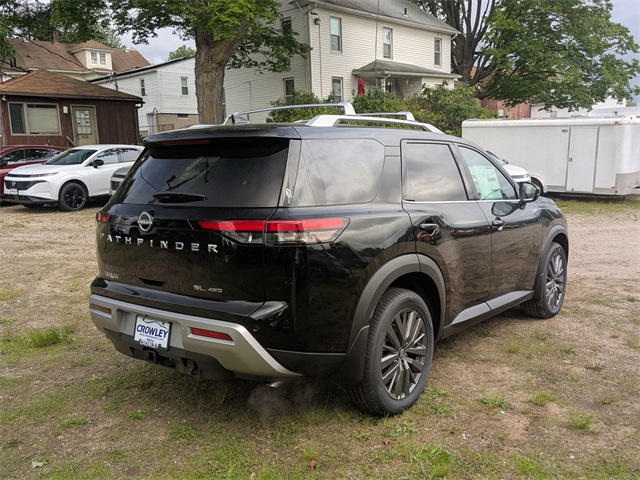 2025 Nissan Pathfinder SL photo 3