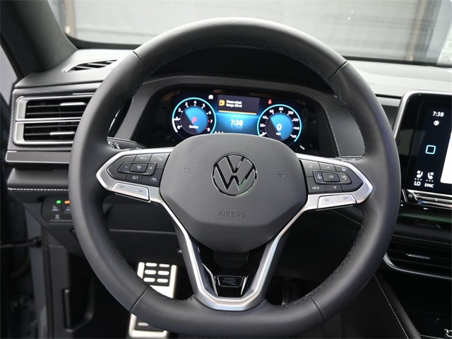 2025 Volkswagen Atlas Cross Sport SEL Premium R-Line photo 2