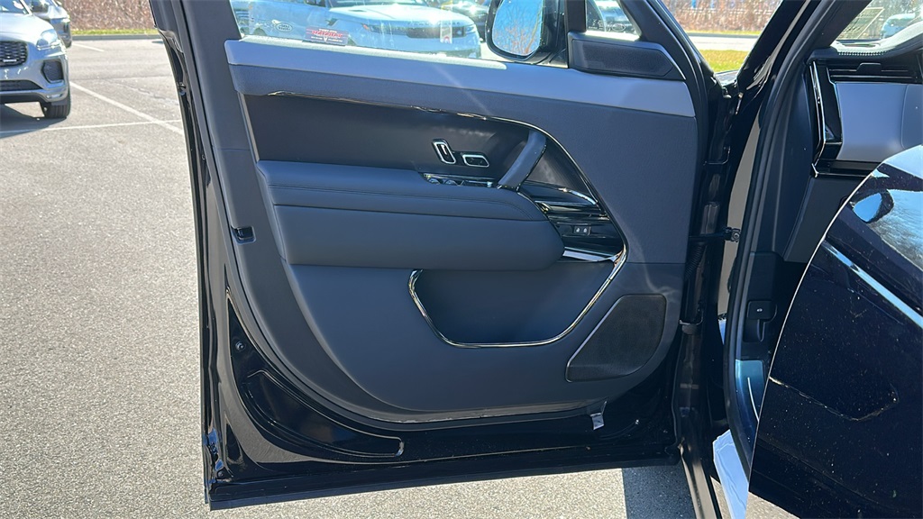 2025 Land Rover Range Rover Sport photo 9