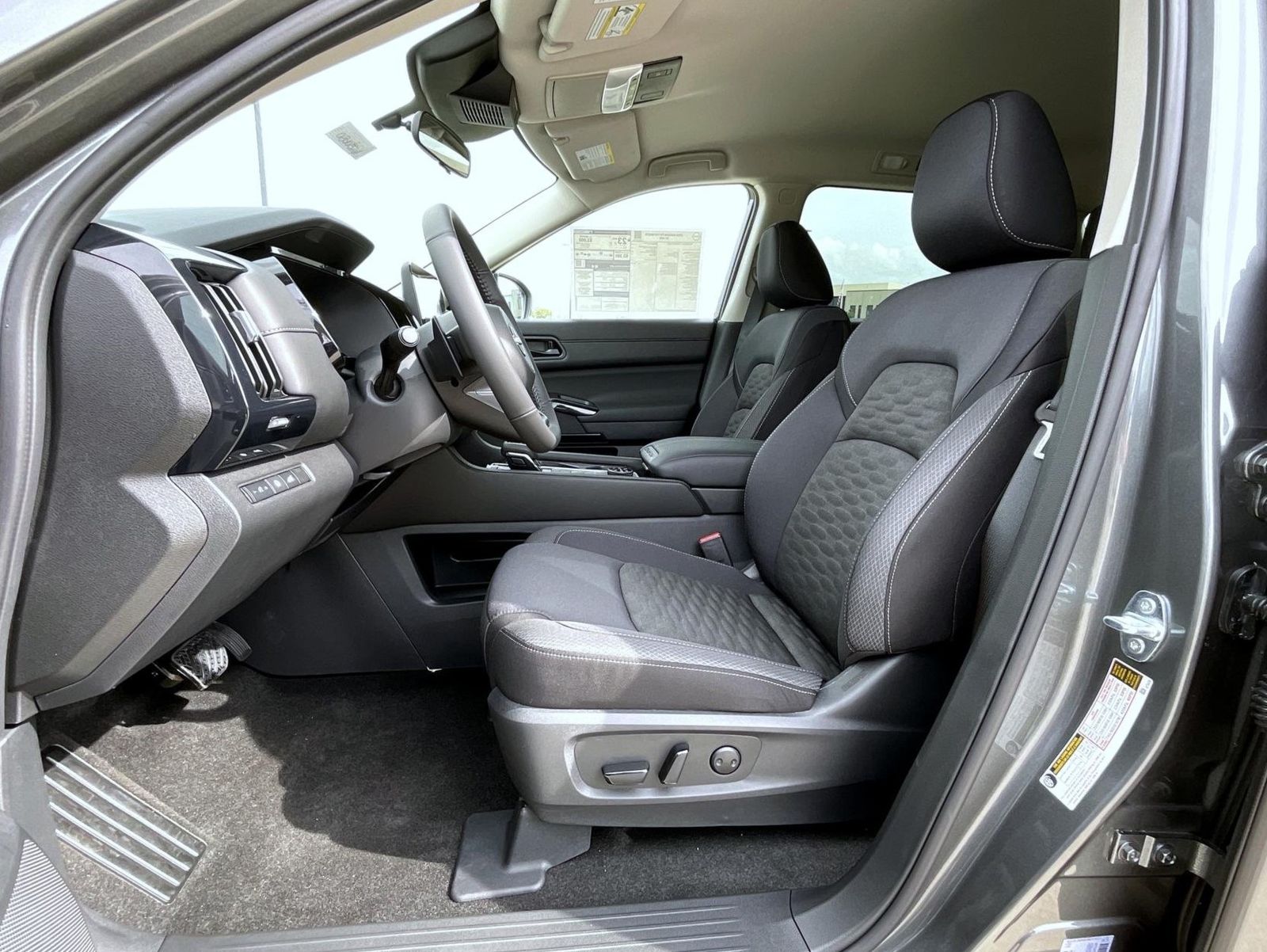 2025 Nissan Pathfinder SV photo 10