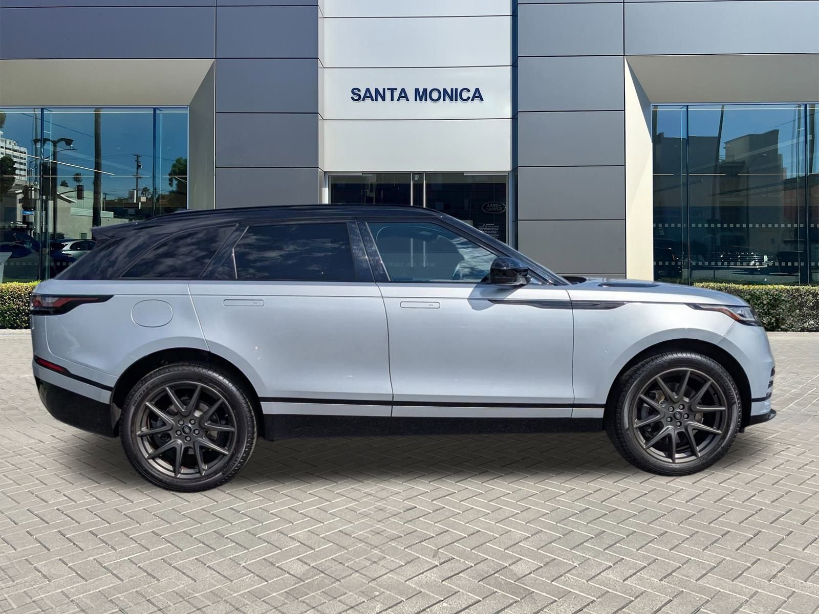 2023 Land Rover Range Rover Velar R-Dynamic S photo 3