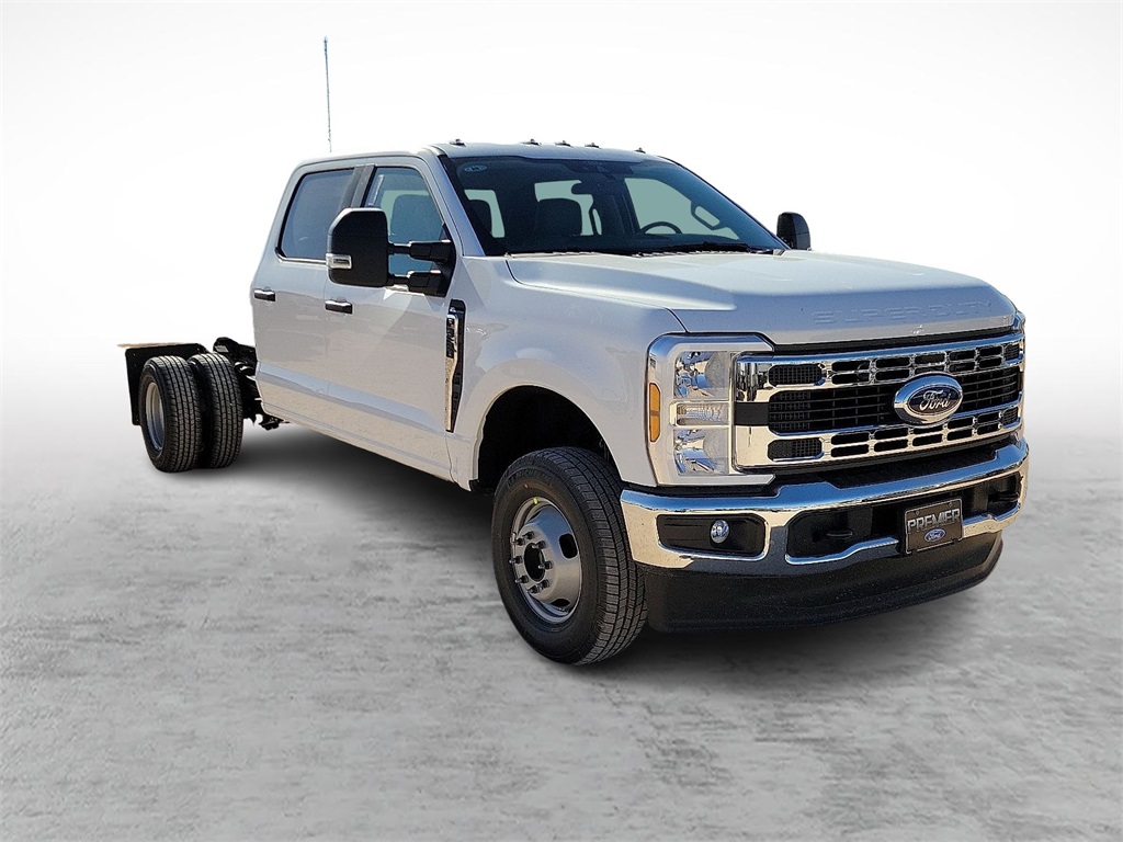 2026 Ford F-350 Super Duty Chassis Cab XL's photo
