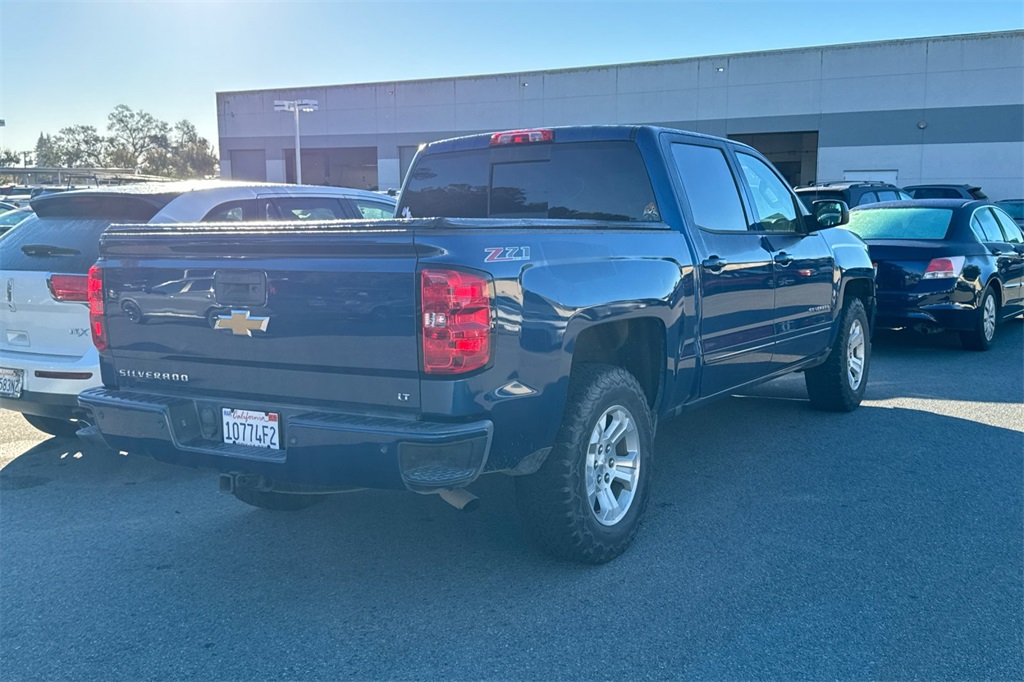 2017 Chevrolet Silverado 1500 LT photo 2
