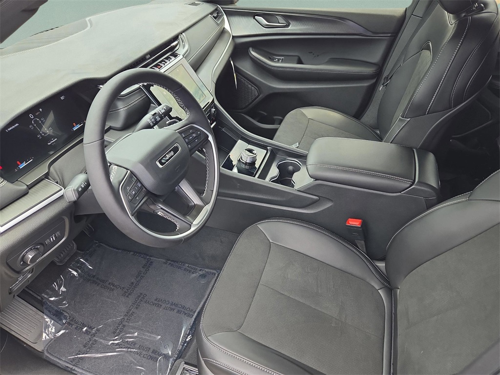 2025 Jeep Grand Cherokee Altitude X photo 33