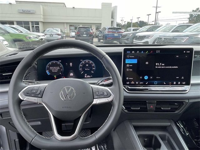 2025 Volkswagen Tiguan SE photo 16