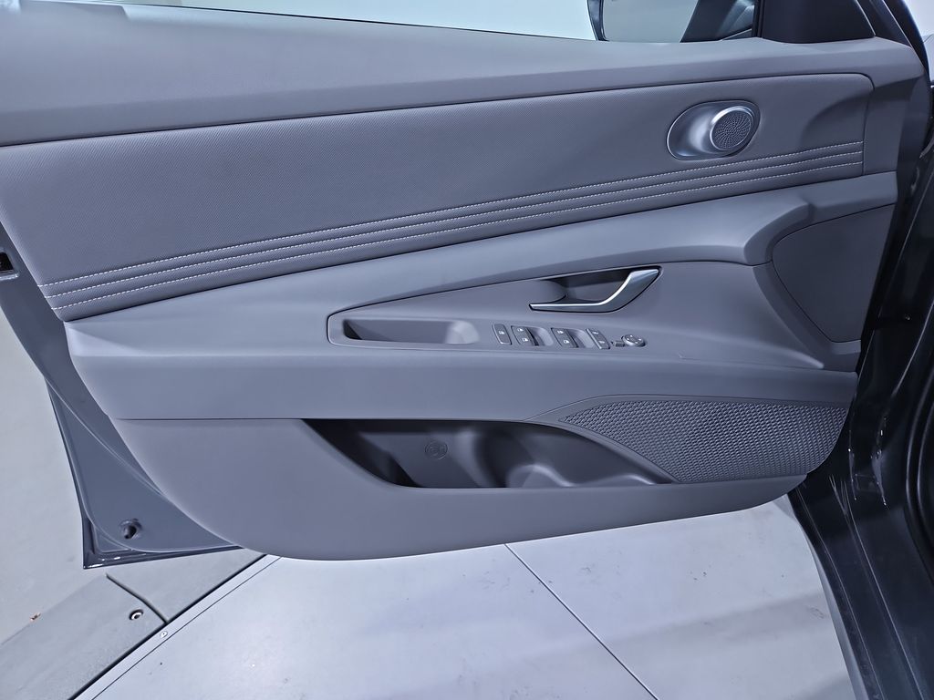 2025 Hyundai Elantra SEL Sport photo 10