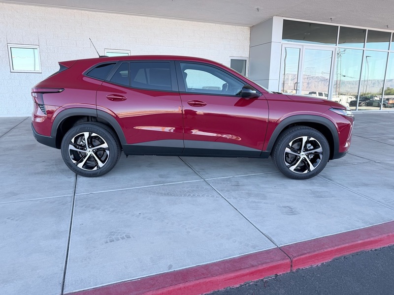 2026 Chevrolet Trax photo 2
