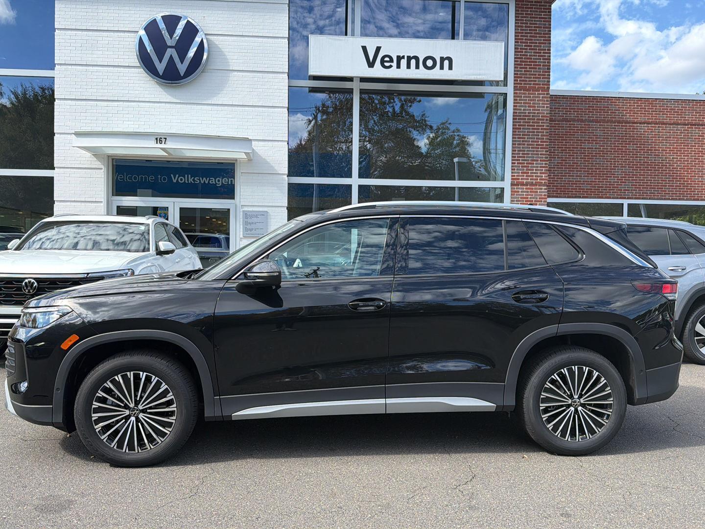 2025 Volkswagen Tiguan S photo 2