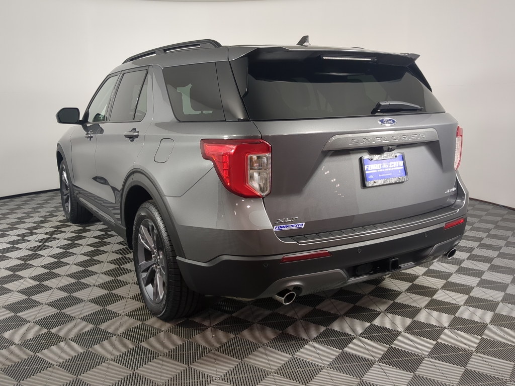 2023 Ford Explorer XLT photo 2