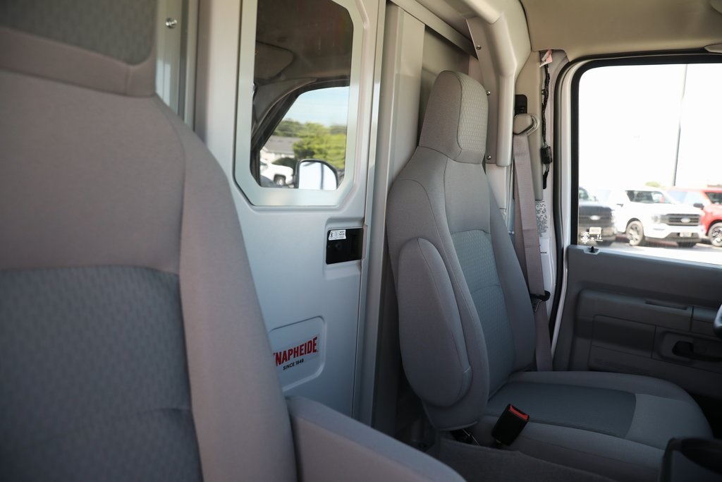 2025 Ford E-350 photo 34