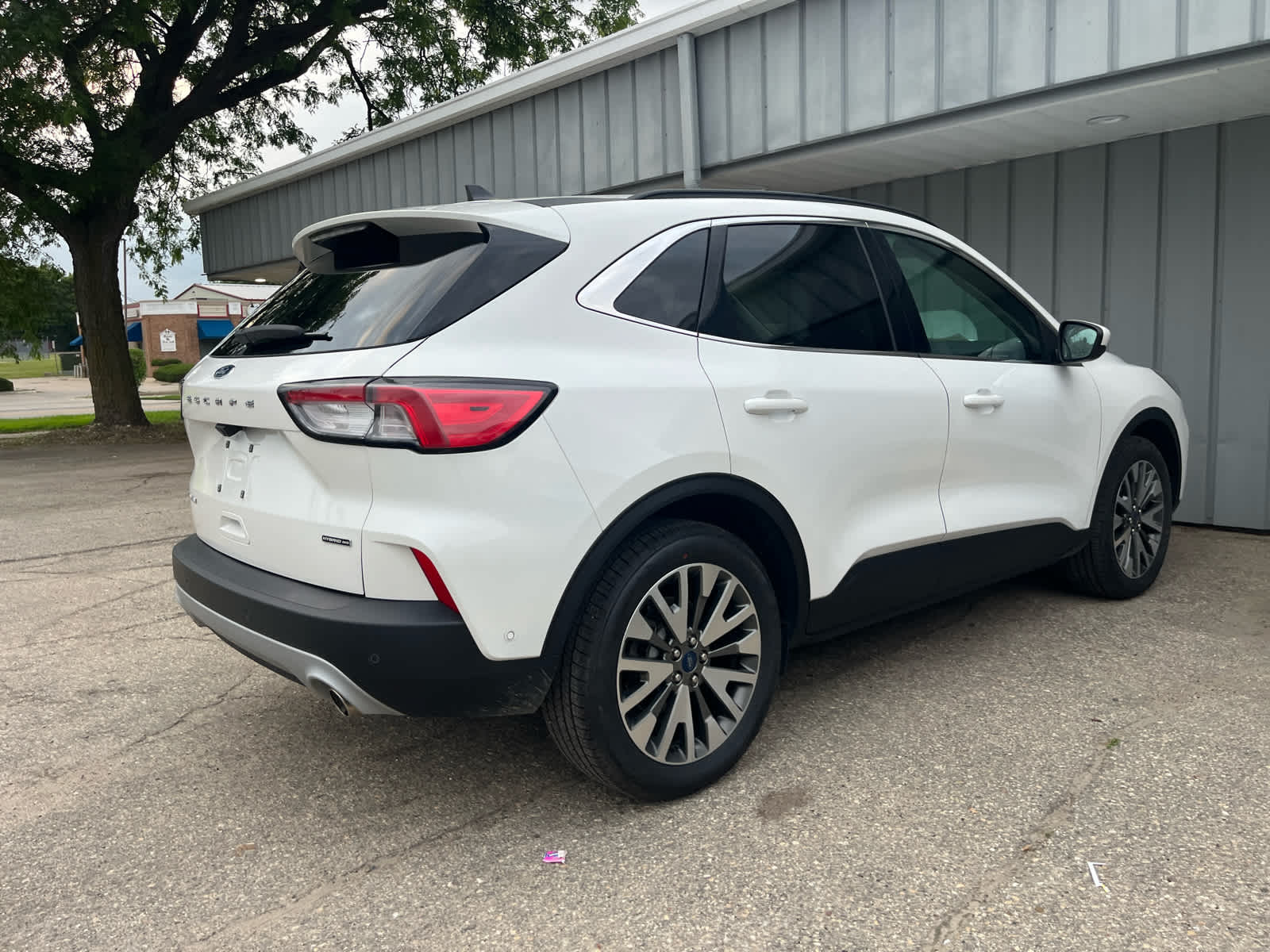 2021 Ford Escape Titanium Hybrid photo 3