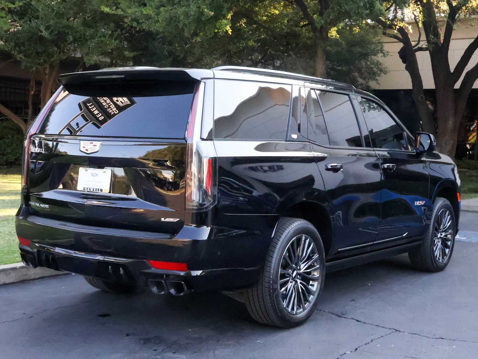 2024 Cadillac Escalade V-Series photo 2