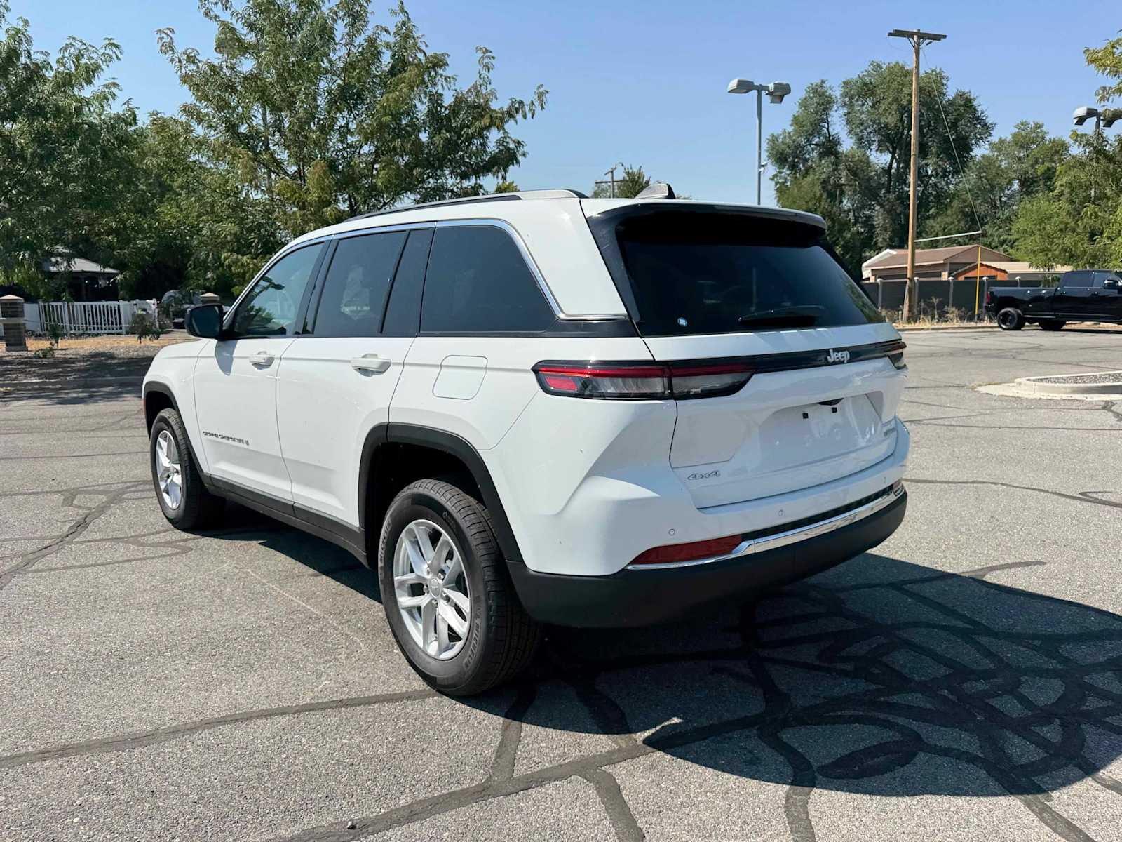 2025 Jeep Grand Cherokee Laredo photo 3