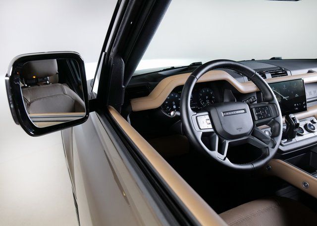 2025 Land Rover Defender 110 X-Dynamic SE photo 22