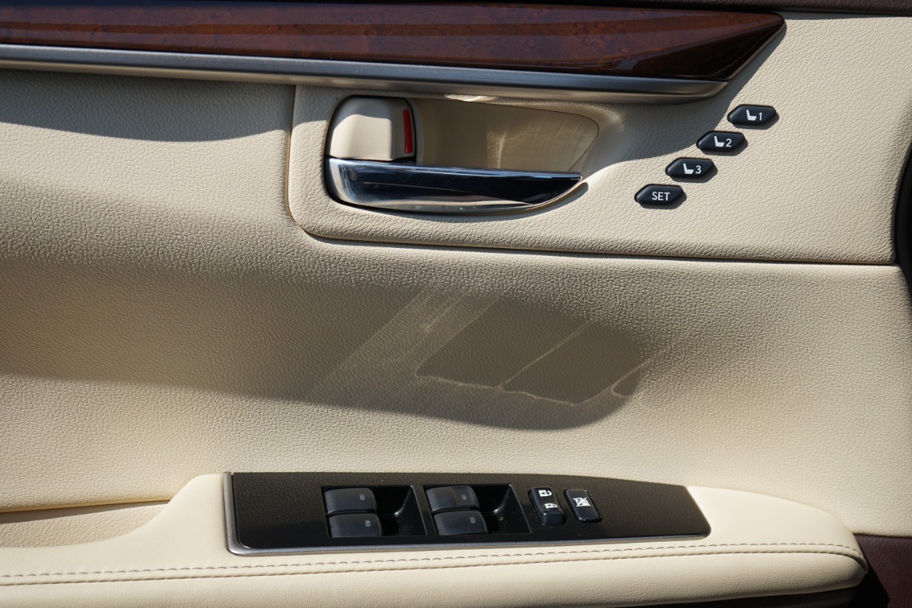 2017 Lexus ES 350 photo 24